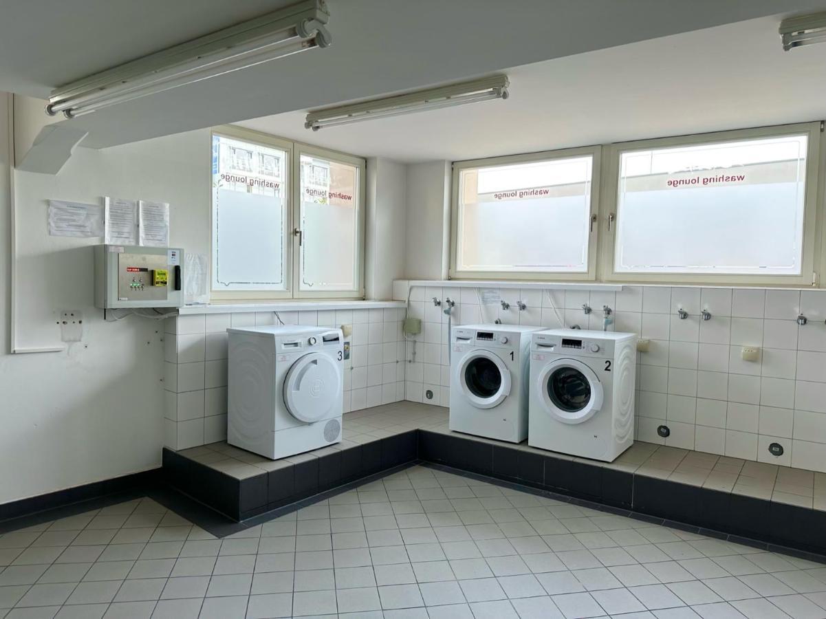 Meos 2 -Zentrum-Hofblick-Gym-Netflix Leipzig Luaran gambar